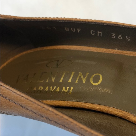 Valentino Peep Toe 1” Brown Heel - Picture 4 of 7